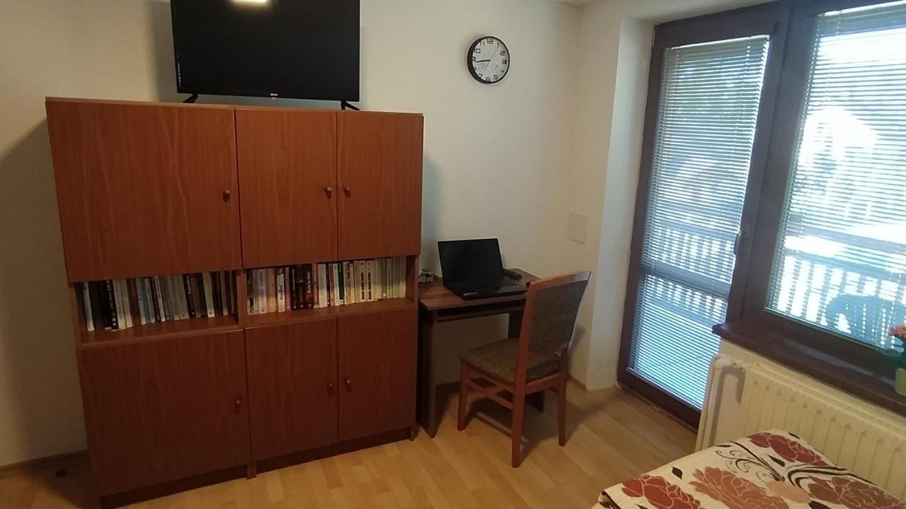 Apartman U Spycharu Bile Policany Eksteriør billede
